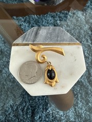 VTG RARE KARL LAGERFELD ART DeCo GoLDToNe MaTTe/DaNGLiNg OVAL Fx BLaCK ONYX PiN