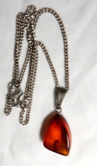 VINTAGE GENUINE BALTIC AMBER PENDANT NECKLACE #31
