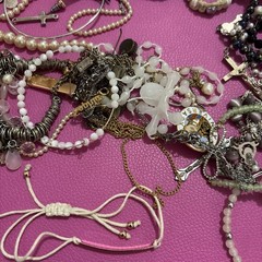 Vintage/Costume Jewelry Lot bracelets chains /Costume Pieces! Nice Stuff!