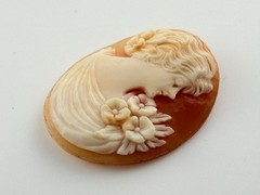 Vintage Loose Hand Carved Shell Cameo Woman Floral Hair 1 1/8 Inch x 7/8 In 3g