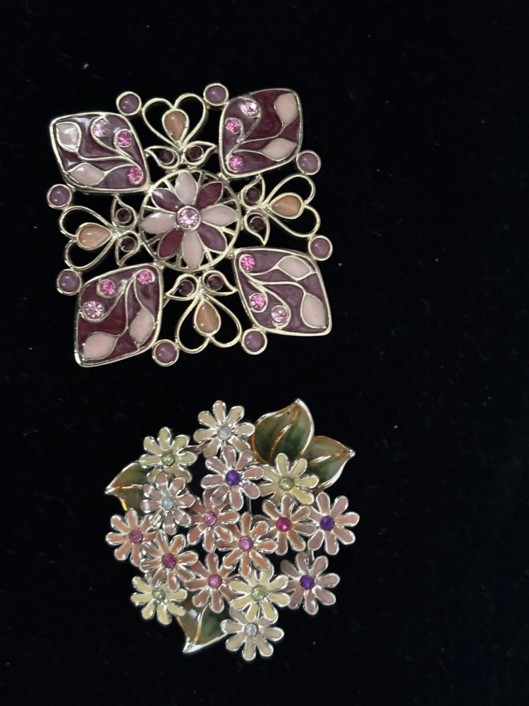 Vintage Lot of 2 Brooch Pins Flowers Enamel One is LC Liz Claiborne JD72