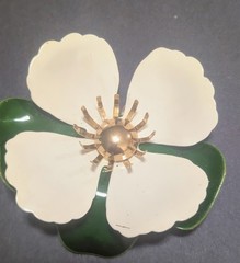 Sarah Coventry Tahitian Flower Enamel White And Green Brooch Vintage 1969 Signed