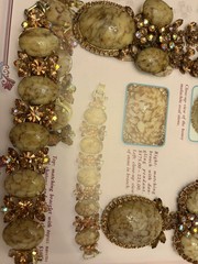 Verified Juliana D&E Book piece art glass full pature neck earring brooch brac