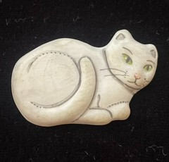 Vintage 1968 White Kitty Cat Brooch Ceramic Pin Signed Budwell Hand Painted 1.5″