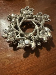 Vintage D&E Juliana Clear Aurora Borealis Rhinestone Wreath Circle Brooch Pin