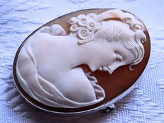 LARGE ESTATE VINTAGE SHELL CAMEO BROOCH – PENDANT IN SILVER TONE SETTING 1 3/4″