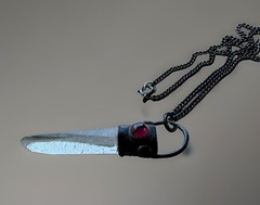 Vintage 1970s Sterling Silver 925 Quartz Crystal Point Pendant Necklace Garnet