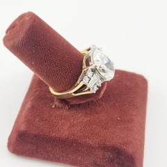 Vtg Sz 8 Ring Lg Oval Cubic Zirconia Rounds Baguette Fashion Jewelry Glam