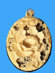 Vintage Floral Carved Celluloid Pendant Beige Wood Base 3D Acrylic Loop