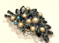 AURORA BOREALIS BLUE NAVETTE FAUX PEARL RHINESTONE 3″ LEAF FLORAL BROOCH VINTAGE