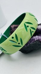 Splendette Wide Spring Carved Duchess Bangle Lime Green Leaves Fakelite Large 3”