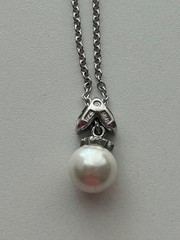 Lovely! Vintage 1990s Metropolitan Museum of Art 8mm Pearl Pendant .925 Necklace