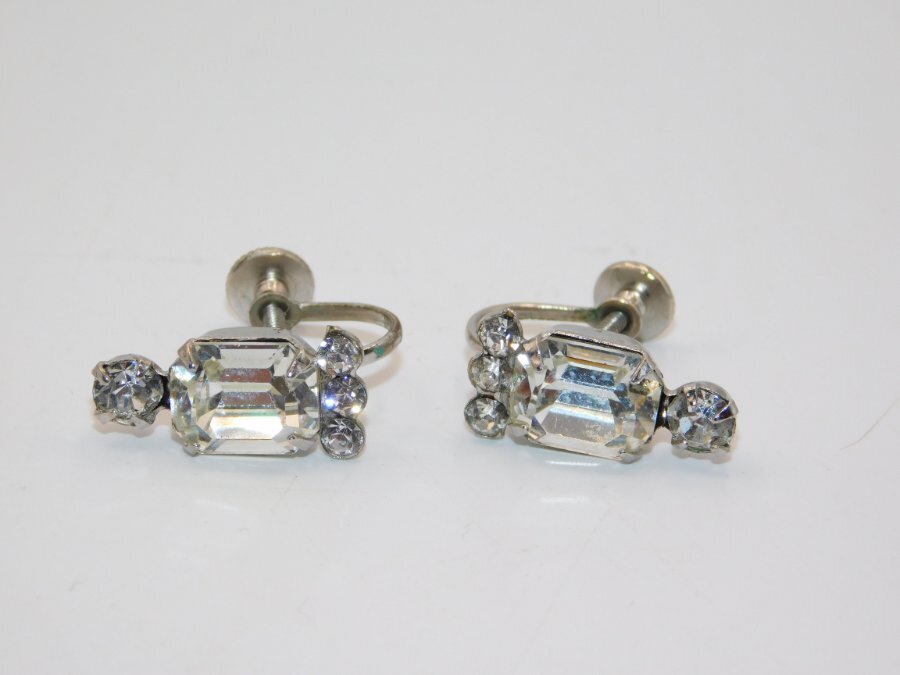 B836-VINTAGE SCREWBACK EARRINGS~SILVER TONE/PRONG SET STONES~3/8″ WIDE