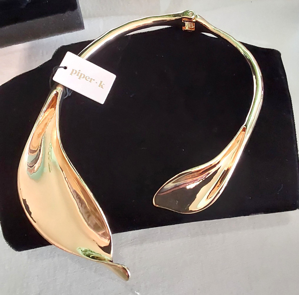Piper K Calla Lily Shiny Gold Tone Cuff Collar Necklace NWT Statement Runway