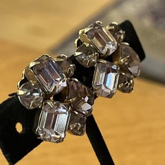 Vintage Weiss Prong Set Purple Lilac Faceted Crystal Glass Clip On Earrings