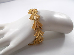 VTG 1960’s Gold Tone Puccini Textured V-Link Bracelet with Safety Chain