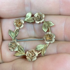 Krementz Copper Tone Gold Plated Round Leaf Rose Pin Brooch Signed Vtg Wreath