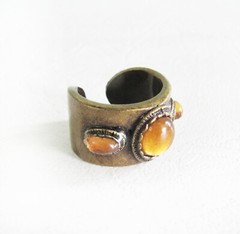 Fantastic Vintage Nina Ricci Etruscan Cabachon Brass Ring – Size 8.5