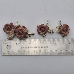 Vntg Gold Dusted Mauve Pink Delicate Rose Clip Earrings And Brooch Gold Tone M10