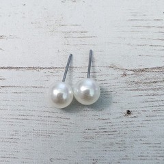 Vintage Stud Earrings For Pierced Ears – 5/6″ Faux Pearl