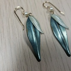 Vintage Metal Leaf / Spoon Earrings Estate Jewelry Pair Wire A+