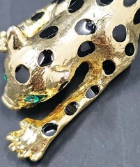 VTG Goldtone Enamel Green Eyed Articulated Tail Crouching Leopard Brooch, 5″