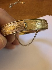 VINTAGE 12KT Gold Filled Floral Etched Bangle! FINBERG MFG CO Signed 9mm Hinged