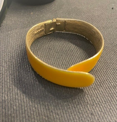 SIGNED WEISS BRACELET YELLOW ENAMEL OVER GOLDTONE CLAMPER VINTAGE FITS ALL