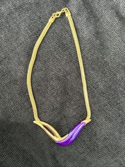 VINTAGE PARKLANE GOLD TONE & PURPLE LUCITE SWIRL & WIDE BRAIDED CHAIN NECKLACE