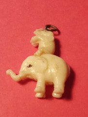 ELEPHANT & BABY ON BACK LUCKY PENDANT GREAT FOR ANY VINTAGE COLLECTION!