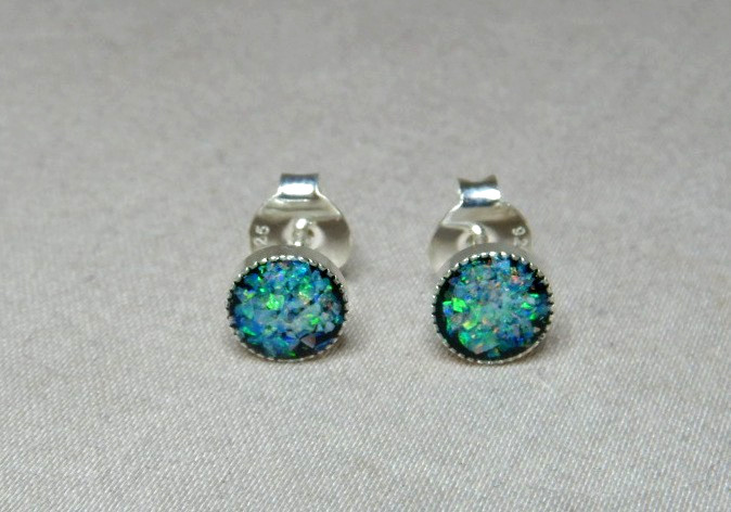 VINTAGE AUSTRALIAN OPALS SET IN STERLING SILVER PIERCED STUD EARRINGS 4111