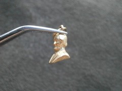 Abraham Lincoln Bust Vintage Solid Goldtone Bracelet Charm Pendant 3.1g