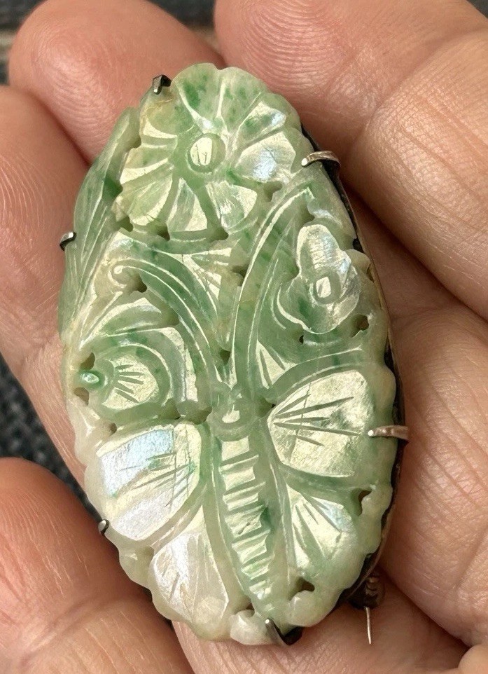 #0075: Vintage Jadeite Carved Floral and Butterfly Motif – Green & White Brooch