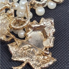 Vintage Gold Tone Faux Pearl Rhinestone Grapevine Cluster Brooch