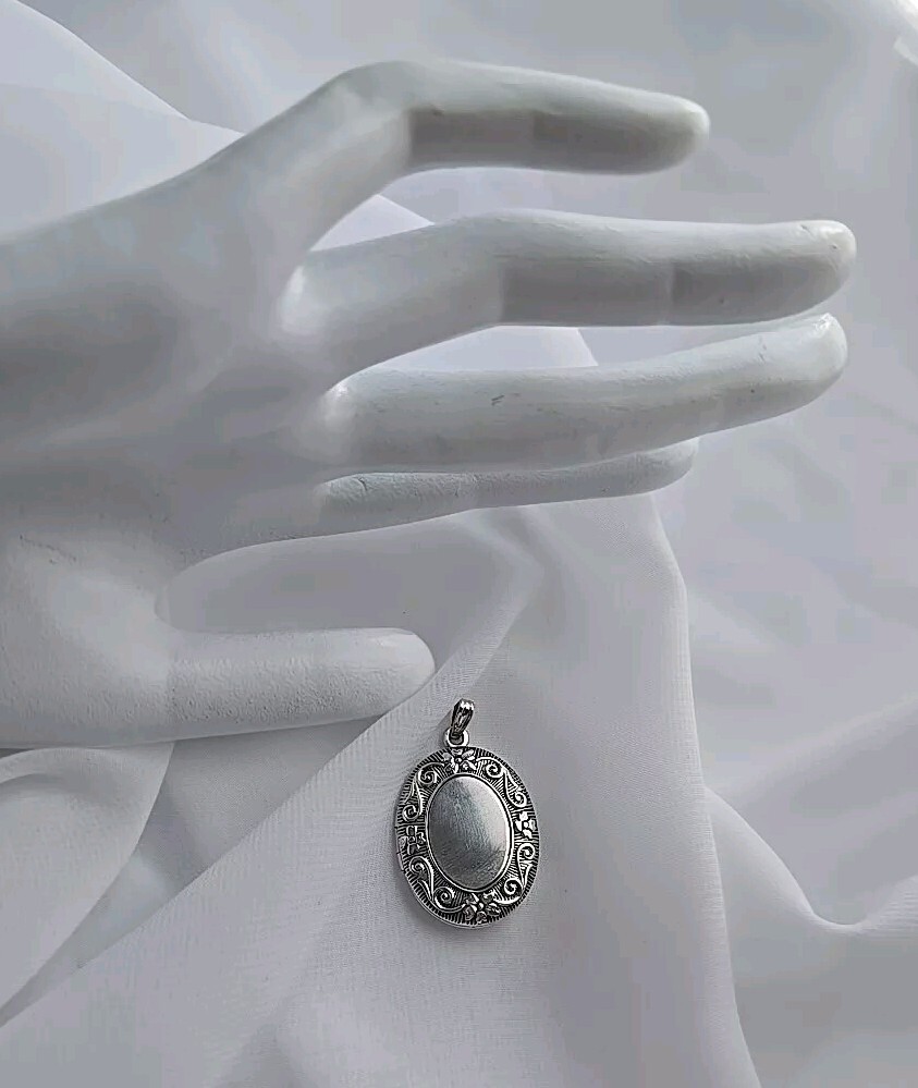 Marathon Sterling 925 Locket Ornate Engravable Repousse Flowers