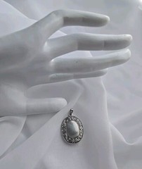 Marathon Sterling 925 Locket Ornate Engravable Repousse Flowers