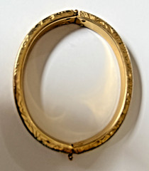Gold Metal Bangle Bracelet Etched Floral Design Hinge Inside Circumfrrence 6.75″