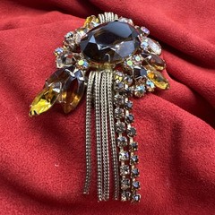 Vtg ‘50/‘60 Alice Caviness Brooch. Crystal/ Glass and dangling fringe. See pics.