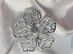 Vintage Gerry’s Signed Silver Tone Dogwood Flower Brooch 1 5/8″
