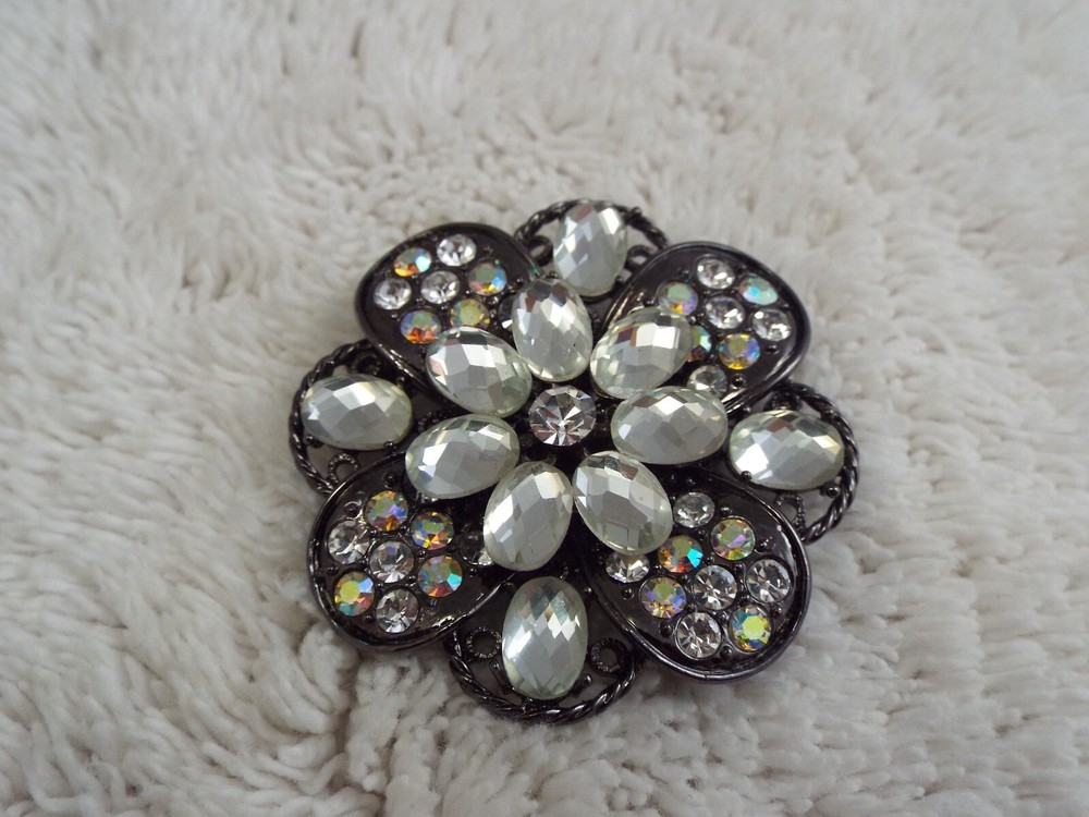 Gunmetal Bead Rhinestone Flower Pin (A4)