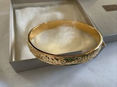 Avon Vintage 1989 Rich & Classic Textured Bangle Bracelet – Small