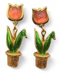 Avon Signed Pierced Earrings Flowers Tulips Gold Tone C41