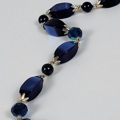 Vintage Royal Blue Lucited Beaded Necklace 26 In Silver-Tone Endless No Clasp