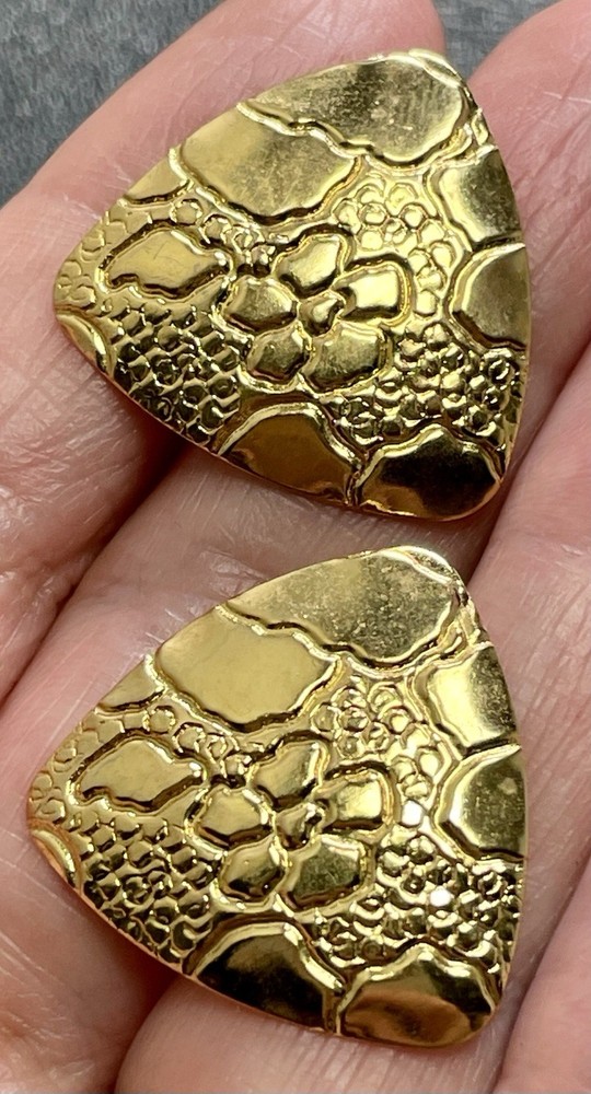 Vintage 1.1” Triangular Floral Repousse Gold Tone Metal Earrings