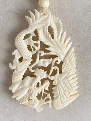 VTG 1950s Hand Carved Dragon Celluloid Cream Colored Bead Necklace Barrel Close