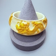 Chunky Vintage Asian Dragon White and Gold Lucite Bangle Bracelet 7.5″ Boho