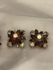 Vintage Gold Tone Root Beer RHINESTONES BROOCH AB & Clear W/CLIP ON EARRINGS
