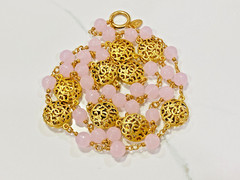VINTAGE 1980 CHANEL ROSE PINK GRIPOIX POURED GLASS GOLD MEDALLION 35″ NECKLACE