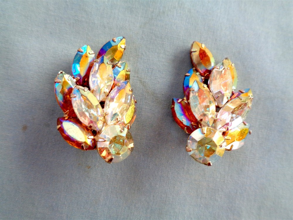 Exceptional Vintage gold & Clear AB Rhinestone Earrings – Layers Clip-ons
