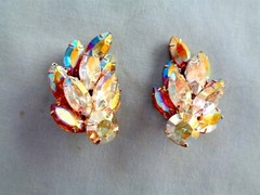 Exceptional Vintage gold & Clear AB Rhinestone Earrings – Layers Clip-ons